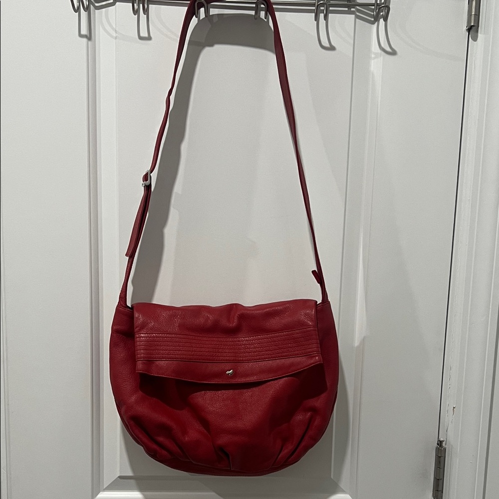 Elegant Mandarina Duck Red Leather Crossbody Bag - Picture 2 of 12